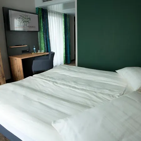 Zum Gruenen Baum Hotel