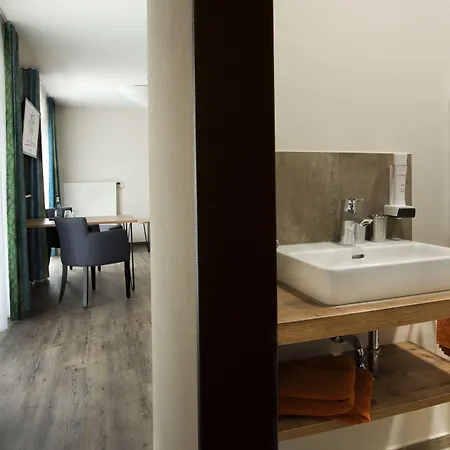 Zum Grünen Baum Hotel *